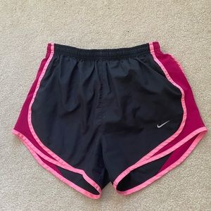 Nike Women's Tempo Dry Core 3'' Running Shorts - Black/pink/magenta